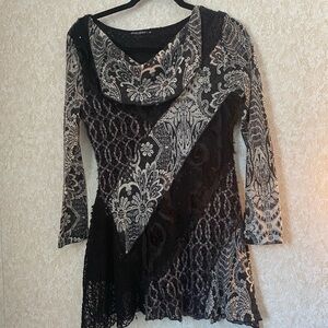 Women’s Black & Cream Patterned Tunic Top